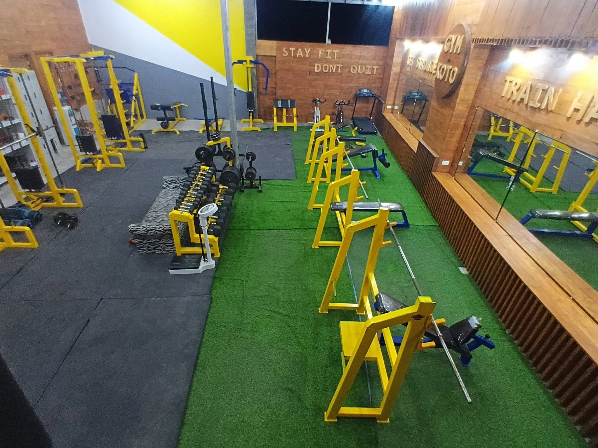 Overhead view showing the open layout at Gym KoTo
